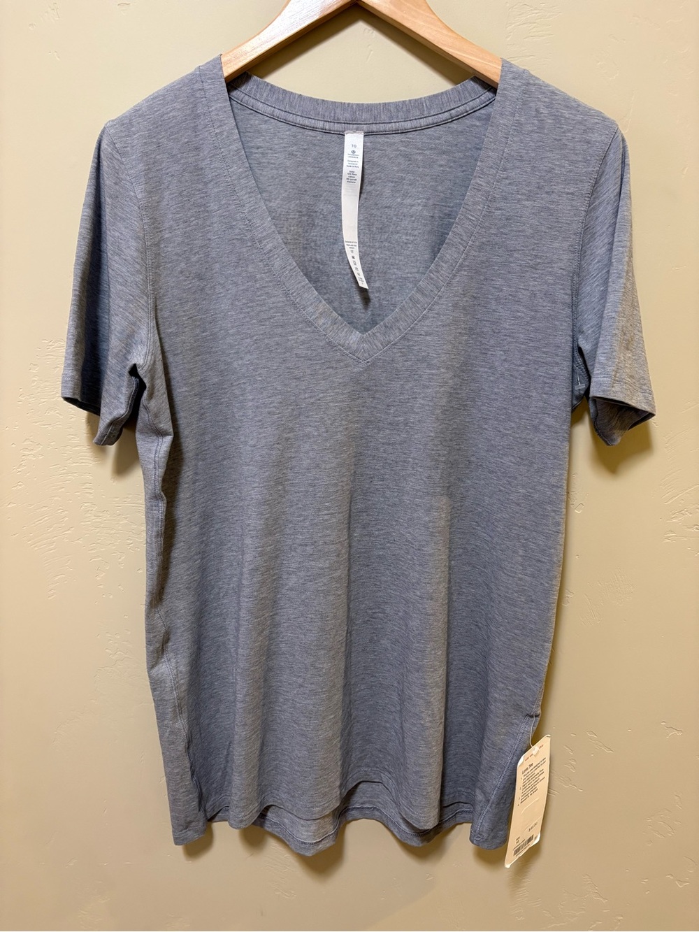 Women’s NWT $48 Love Tee Size 10